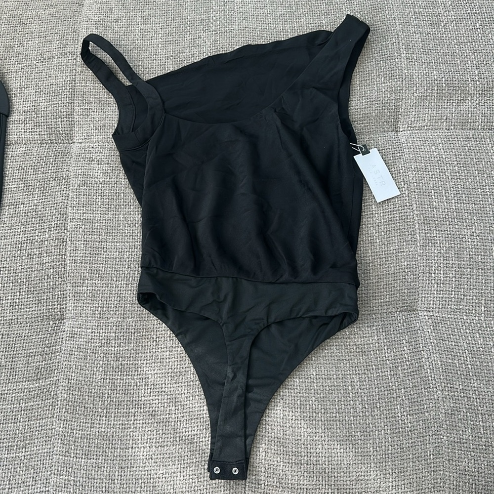 NWT, Astr The Label Asymmetric Sleeveless Bodysuit, size: XS, color: Black - Picture 4 of 4